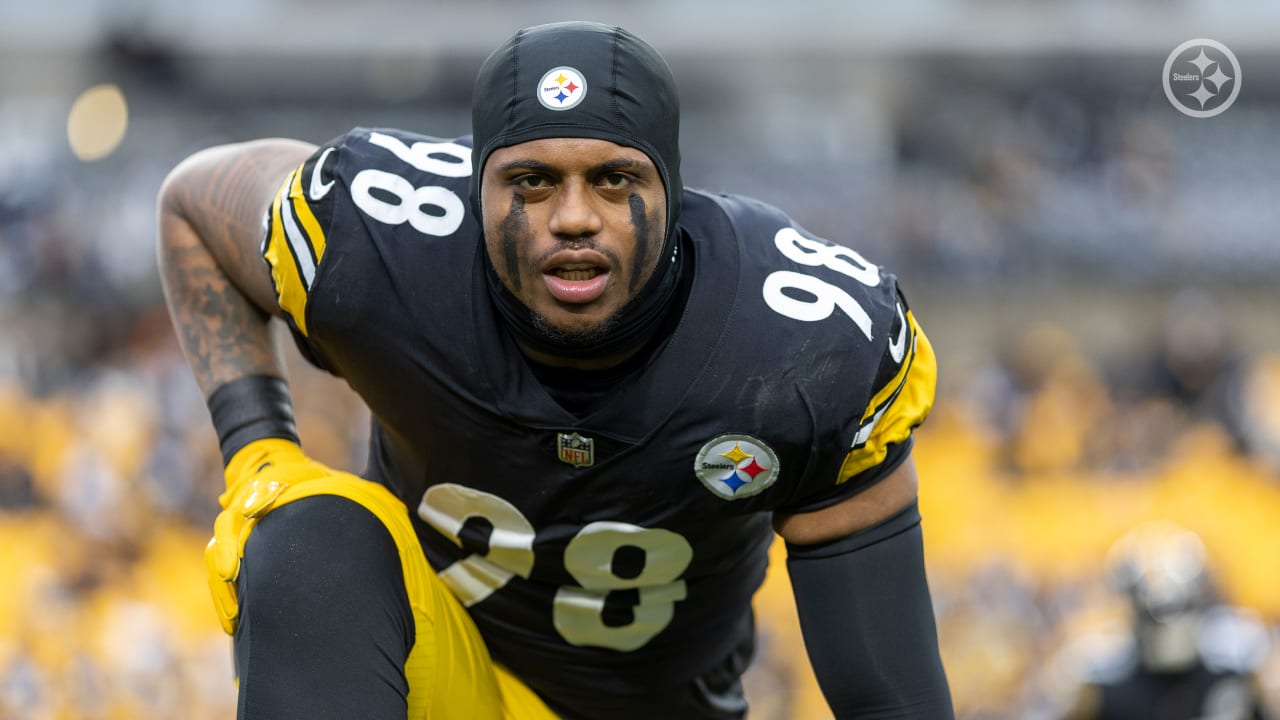 Pittsburgh Steelers defensive end DeMarvin Leal (98) sets up for a