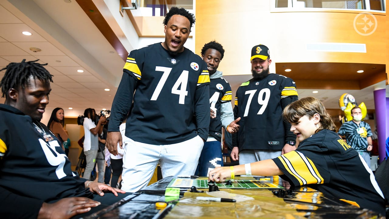 Steelers wear pregame shirts in support of cancer survivors