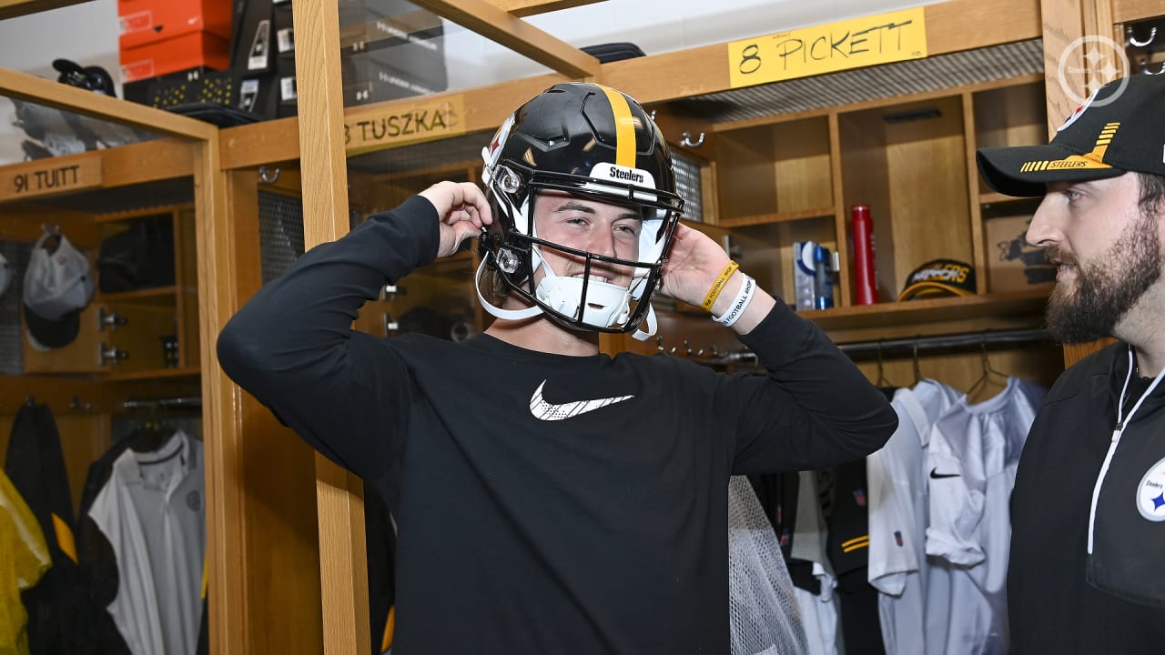 Gallery: Pittsburgh Steelers Rookies Hit Field for First Time