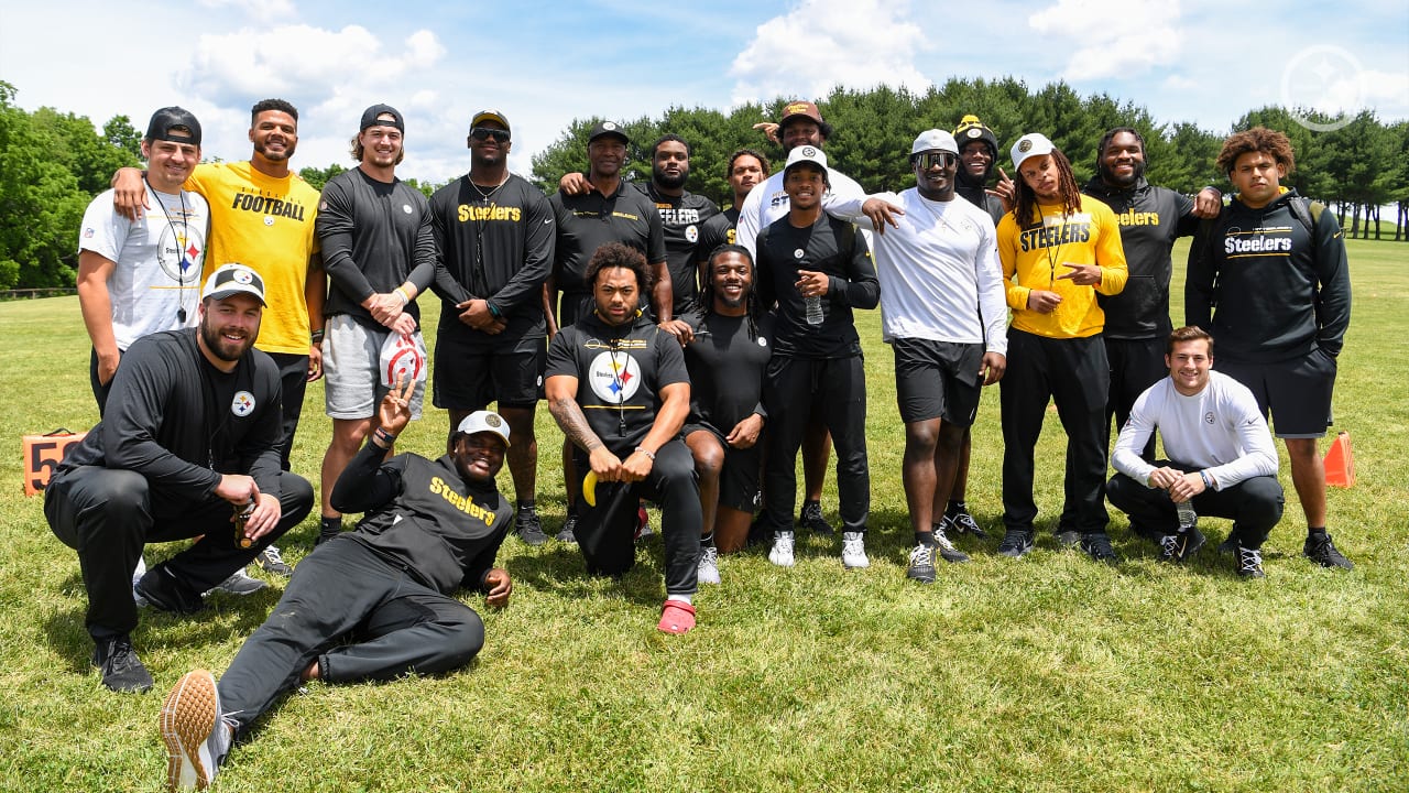 Photos: Pitt Freshman at the Mel Blount Youth Home - Pittsburgh