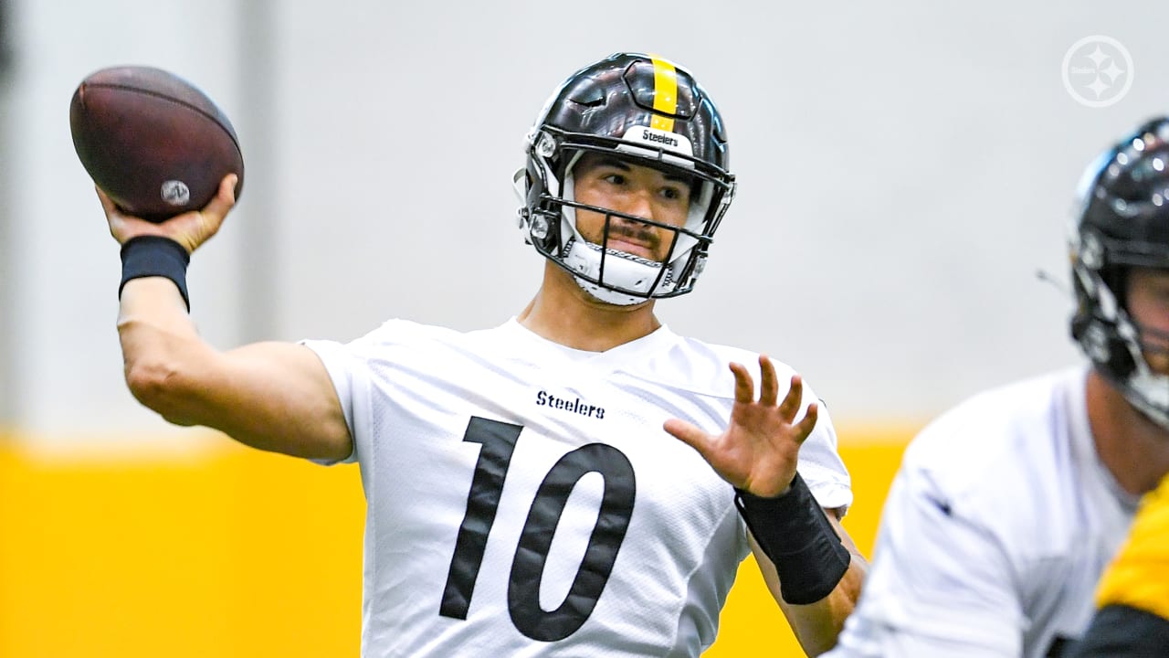 Mike Tomlin Says Steelers Will 'Play It By Ear' At QB In Preseason