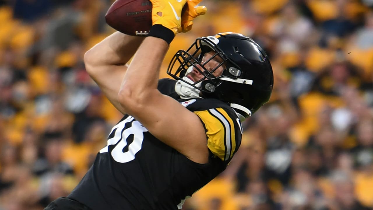 Steelers rookie QB Kenny Pickett ready to play — wearing a larger helmet —  after his second concussion - The Boston Globe