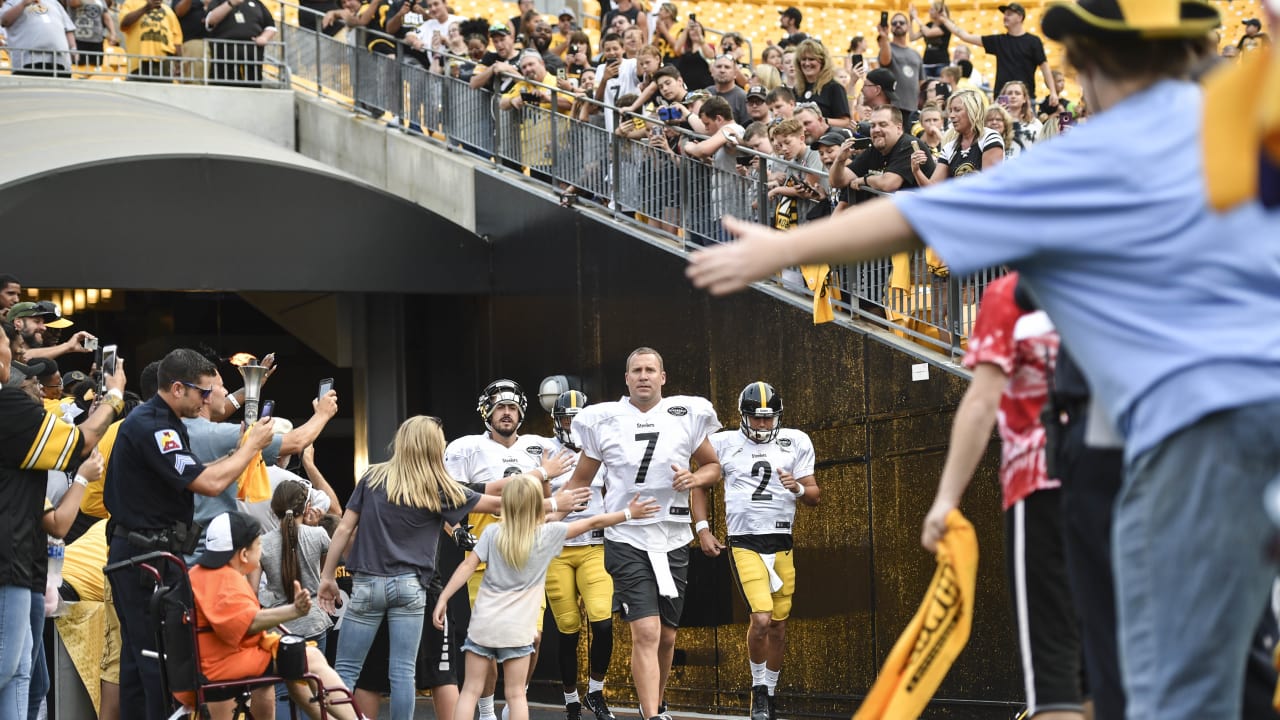 Pittsburgh Steelers: Only friends and family at Heinz Field games