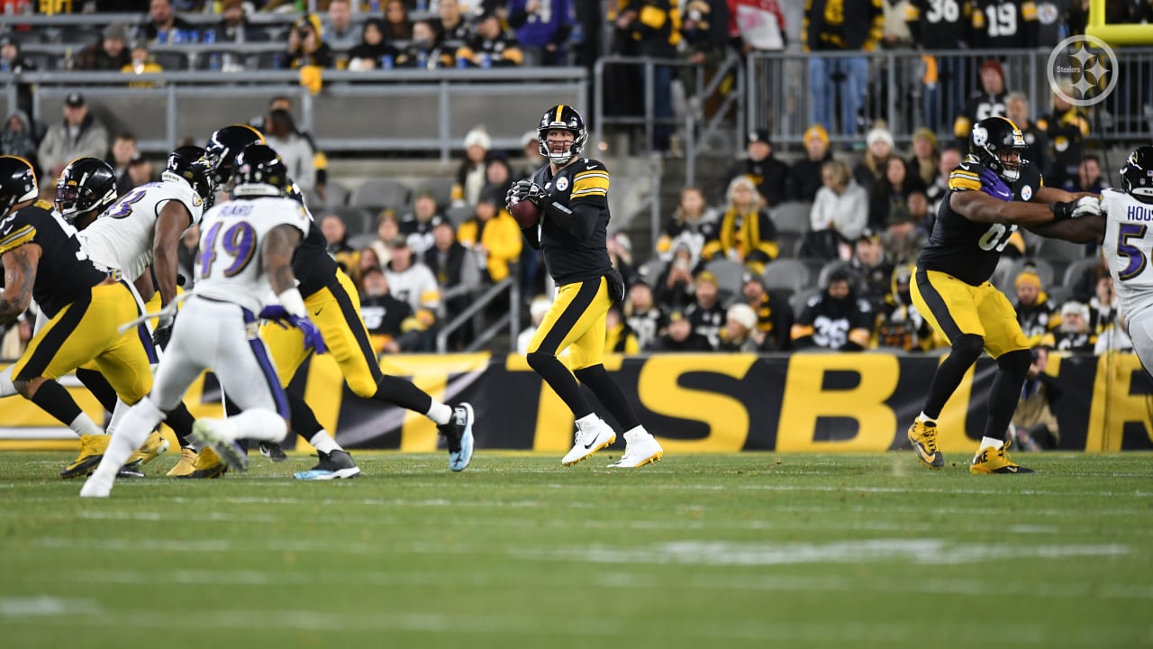 CLEVELAND, OH - DECEMBER 12: Baltimore Ravens tight end Mark Andrews (89)  in the end zone after making a touchdown catch during the fourth quarter of  the National Football League game between