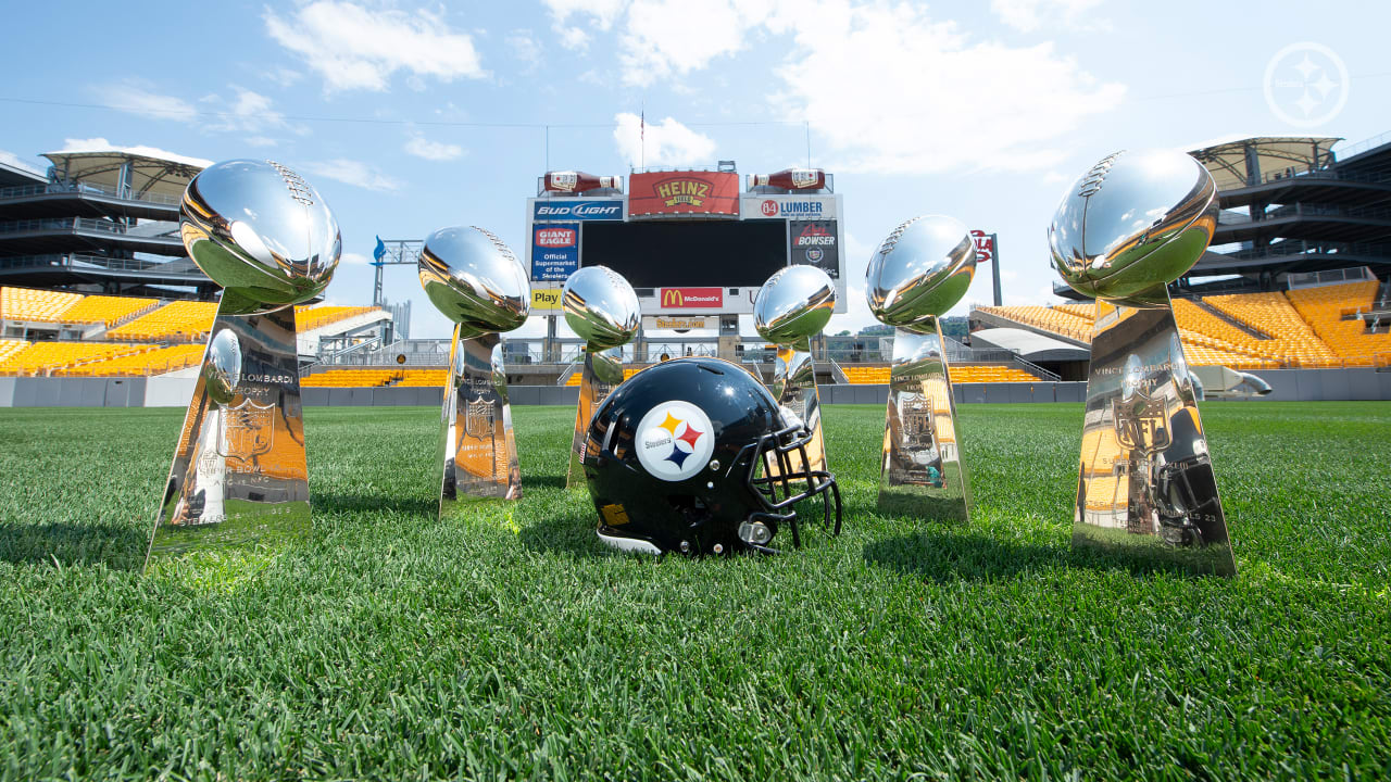 Super Bowl MVP Pittsburgh Steelers Santonio Holmes holds the Vince Lombardy  Trophy after his team defeated