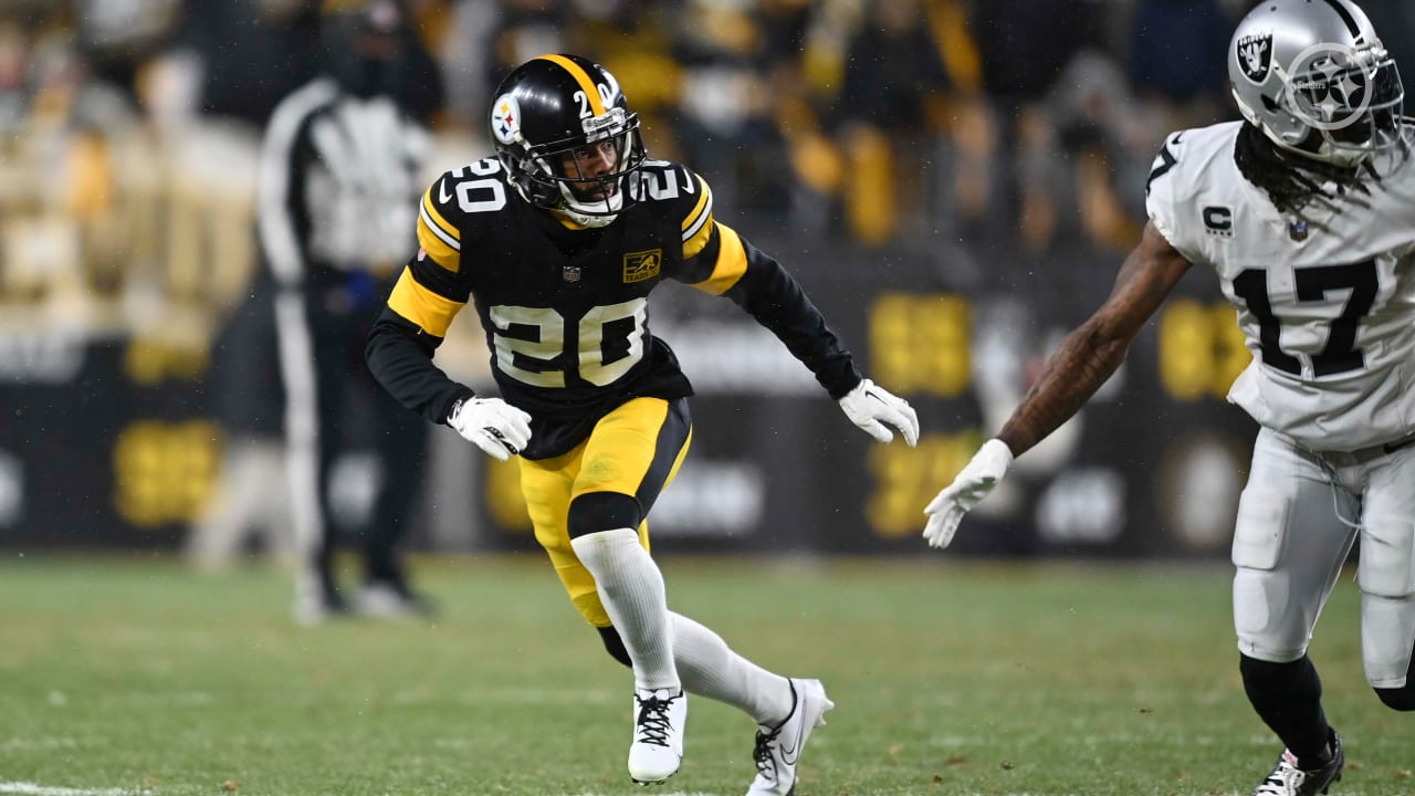 Photo: Steelers Levi Wallace Intercept Deep Pass Against Saints