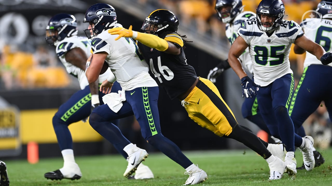 Hamilcar Rashed making tackle in preseason game against the Seahawks