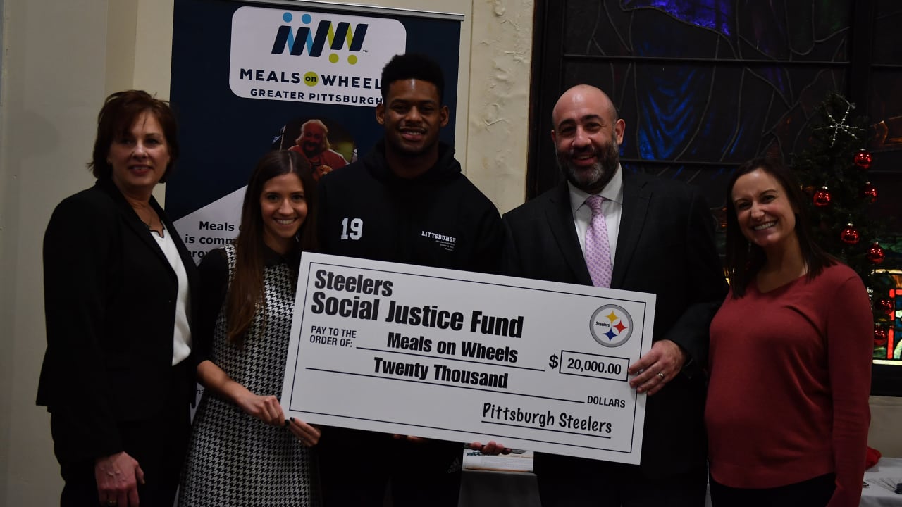 Former #Steelers WR JuJu Smith-Schuster will host a fundraiser in Pittsburgh  as a final farewell. The money raised at the fundraiser will…