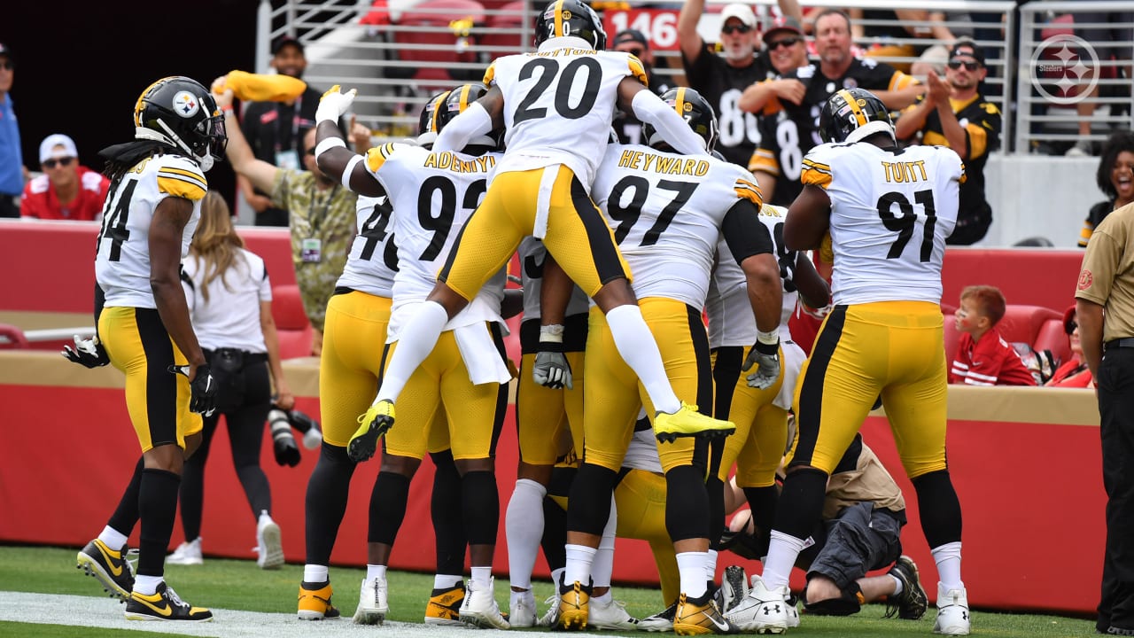 FIELD VIEW Steelers celebrate Fitzpatrick's INT