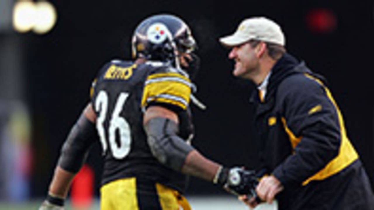 Pittsburgh Steelers coach Bill Cowher runs football practice