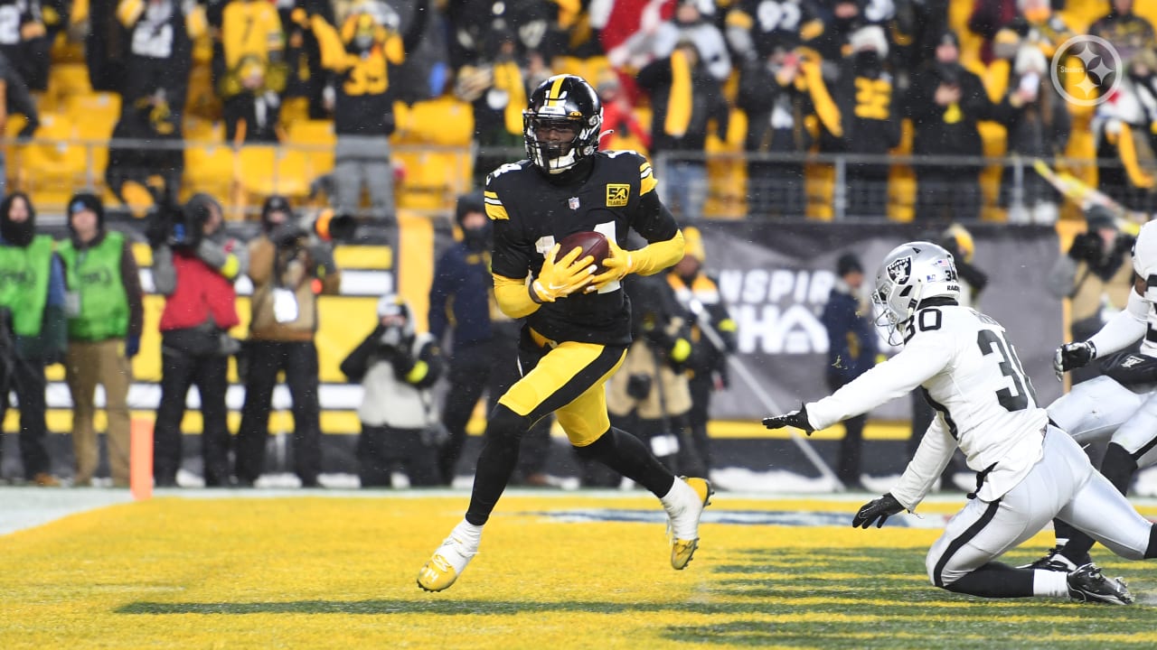 Pickett Throws 2 TDs, Steelers Hang On To Defeat Raiders