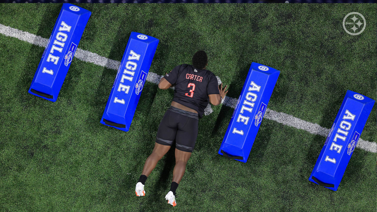 Oklahoma defensive lineman Nik Bonitto runs a drill during the NFL football  scouting combine, Saturday, March 5, 2022, in Indianapolis. (AP  Photo/Darron Cummings Stock Photo - Alamy