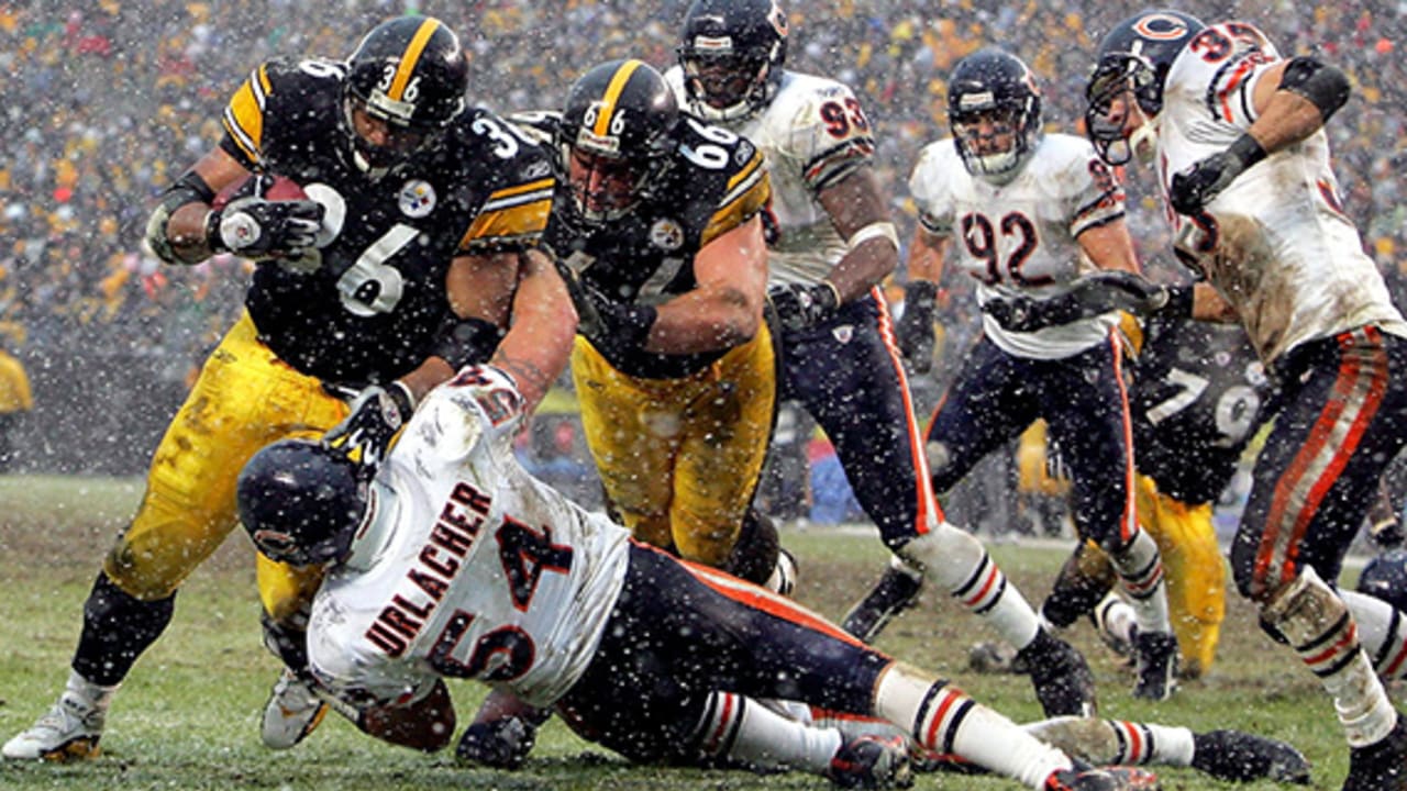 Pittsburgh Steelers; Chicago Bears In Throwbacks Today