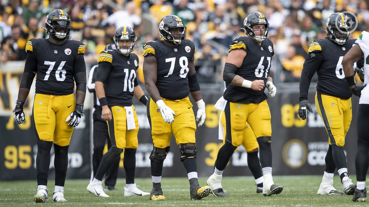 Pittsburgh Steelers guard James Daniels (78) blocks during an NFL