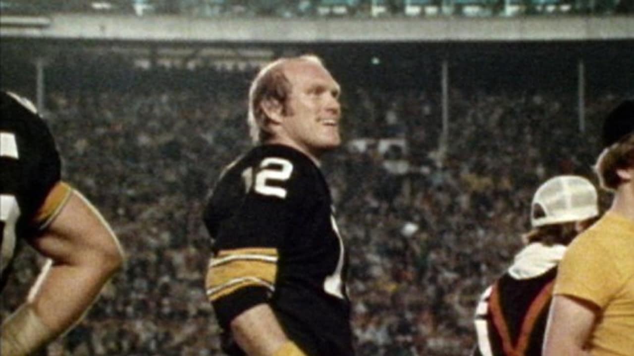 Terry Bradshaw struggles to make it through NFL highlights on FS1