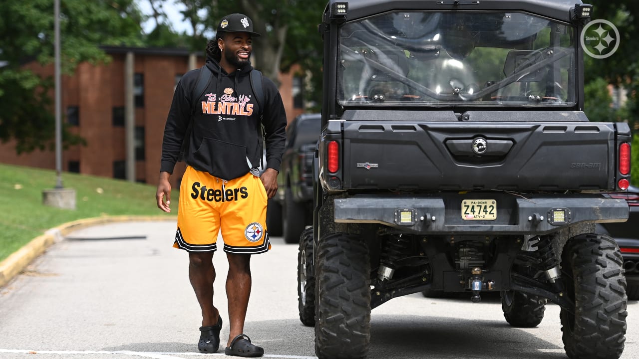 Pittsburgh Steelers offensive lineman James Daniels participates in an NFL  football practice, Tuesday, May 24, 2022, in Pittsburgh. (AP Photo/Keith  Srakocic Stock Photo - Alamy