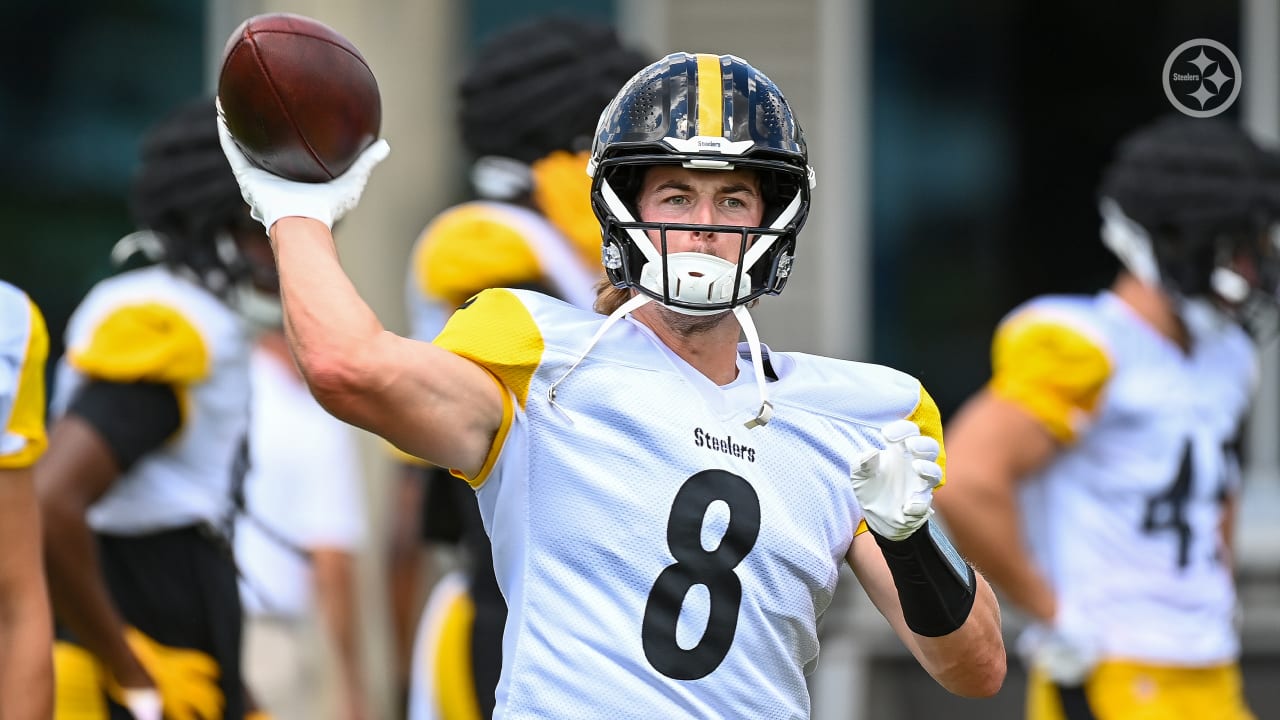 What's on Kenny Pickett's playlist? Looks like Steelers QB has