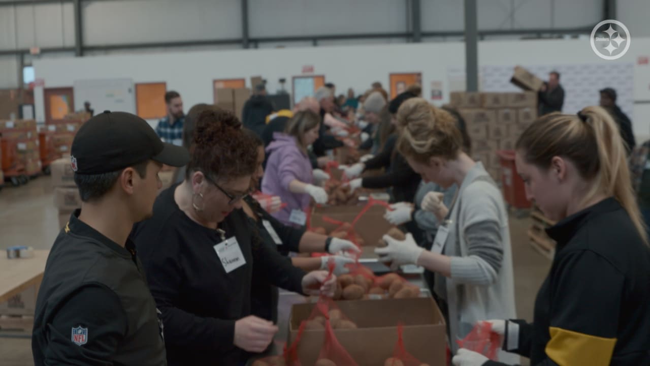 Steelers staff volunteers for MLK Day