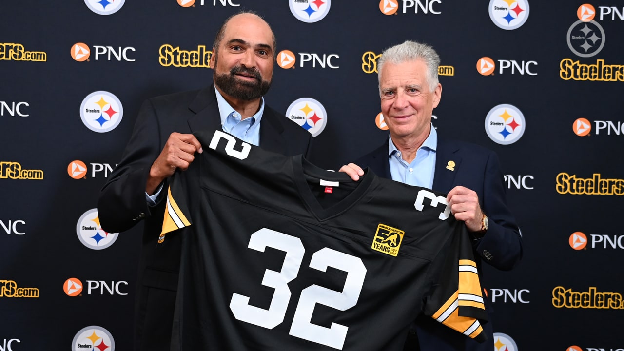 Franco Harris' widow on field in Pittsburgh as his No. 32 retired - WHYY