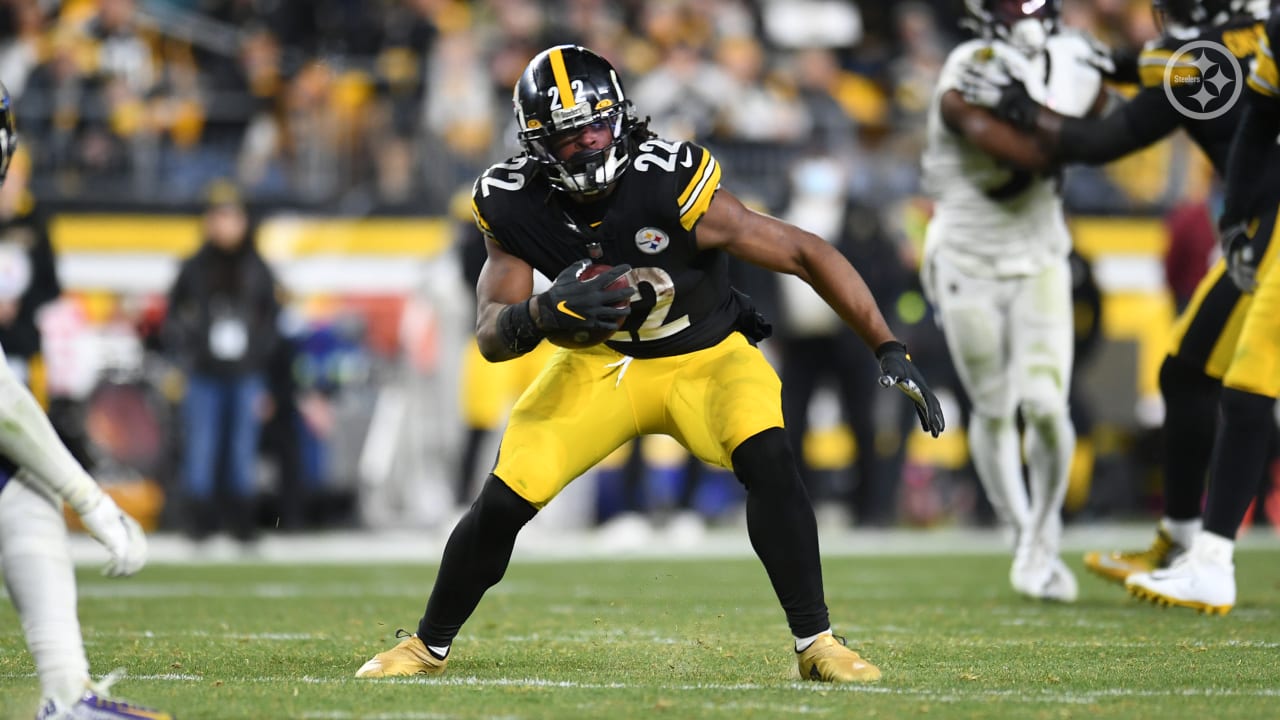 Watch: Pittsburgh Steelers WR George Pickens hurdles a defender