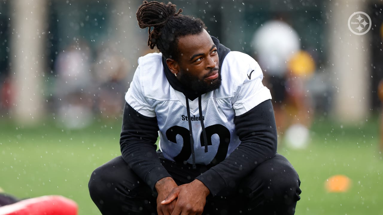 WATCH: Steve Smith Sr. catches passes from Kenny Pickett during Steelers  training camp 