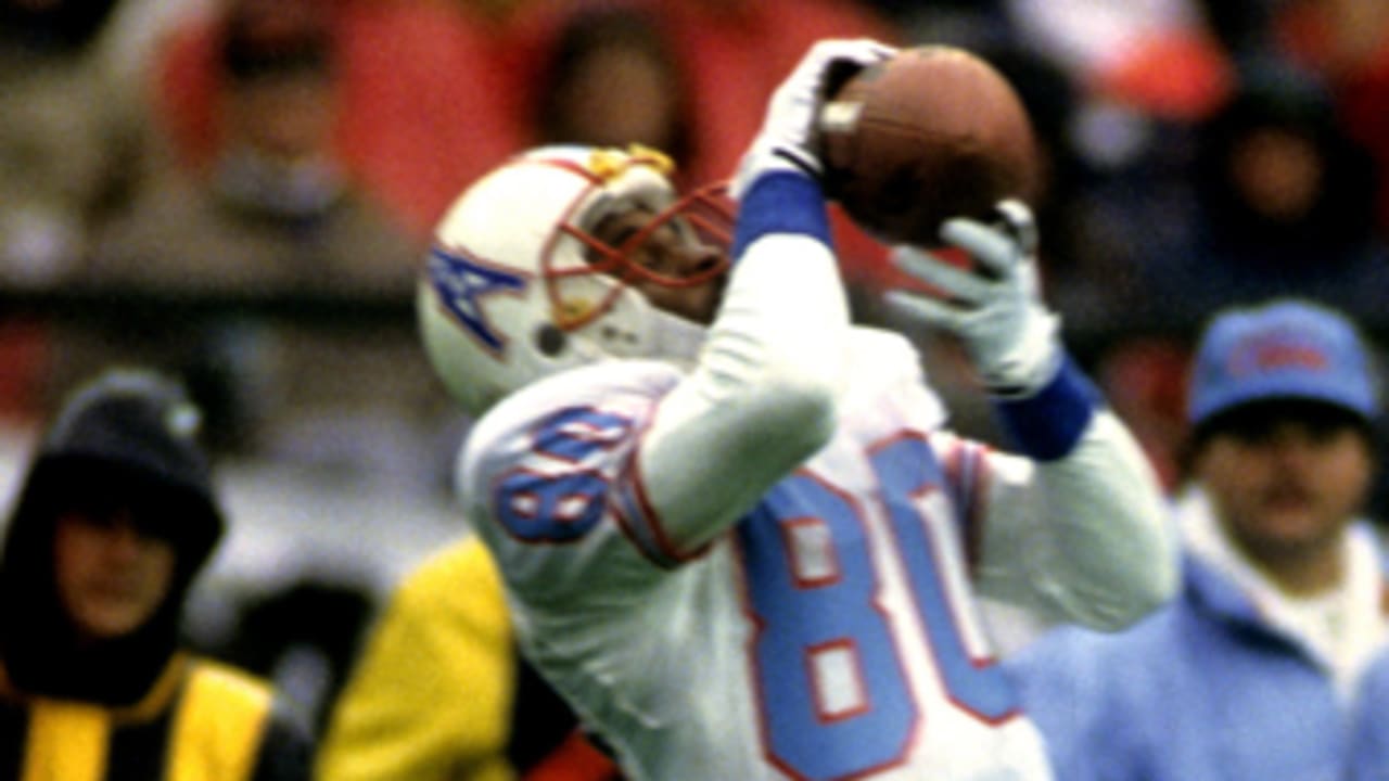 Wide receiver Curtis Duncan of the Houston Oilers looks on from the News  Photo - Getty Images