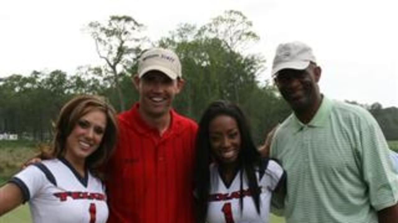 Texans DB Tremon Smith shares his experience visiting Houston Methodist  cancer patients with his teammate LB Garret Wallow