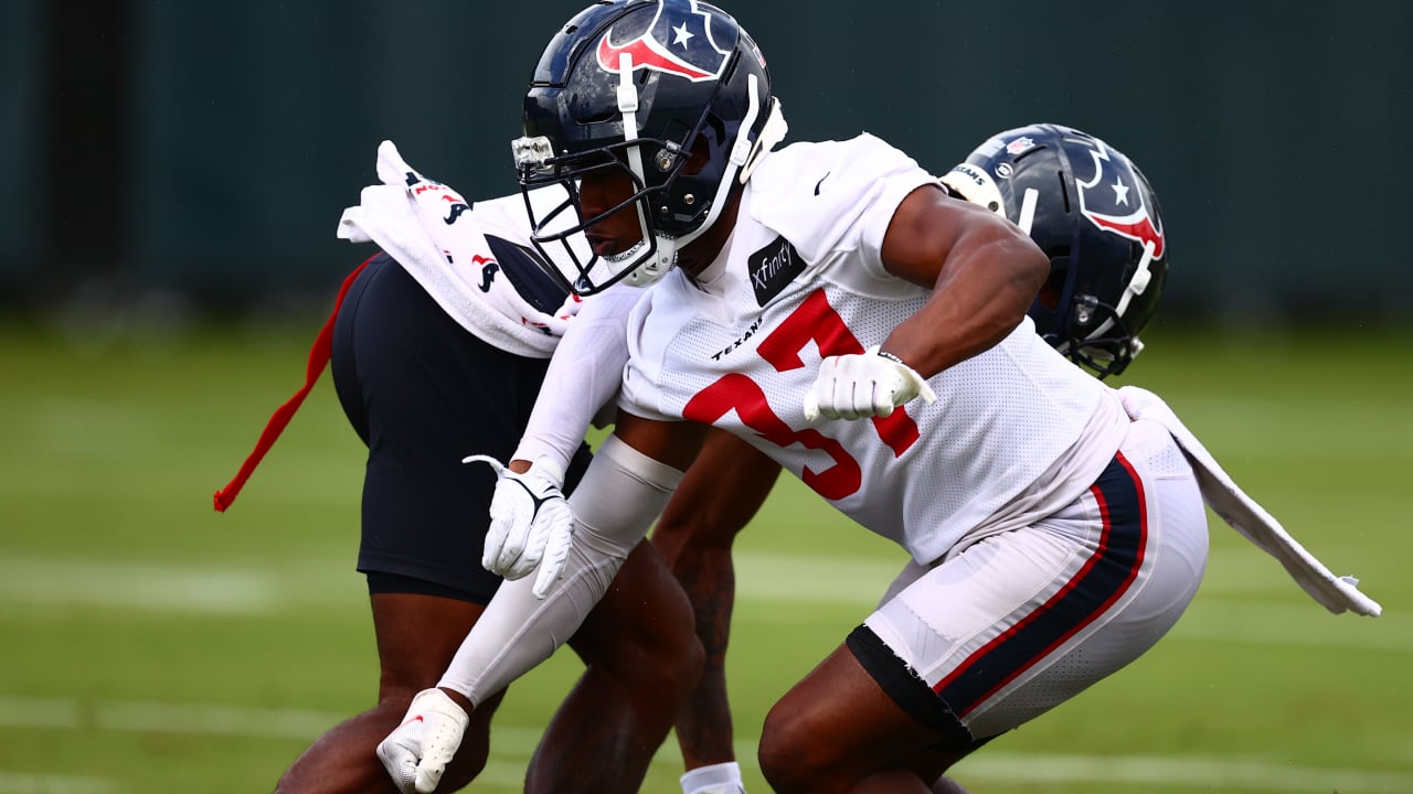 The Houston Texans have signed D'Angelo Ross to the practice squad and