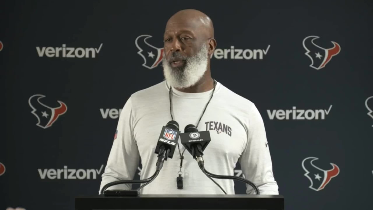 Texans HC Lovie Smith announces Davis Mills will return as