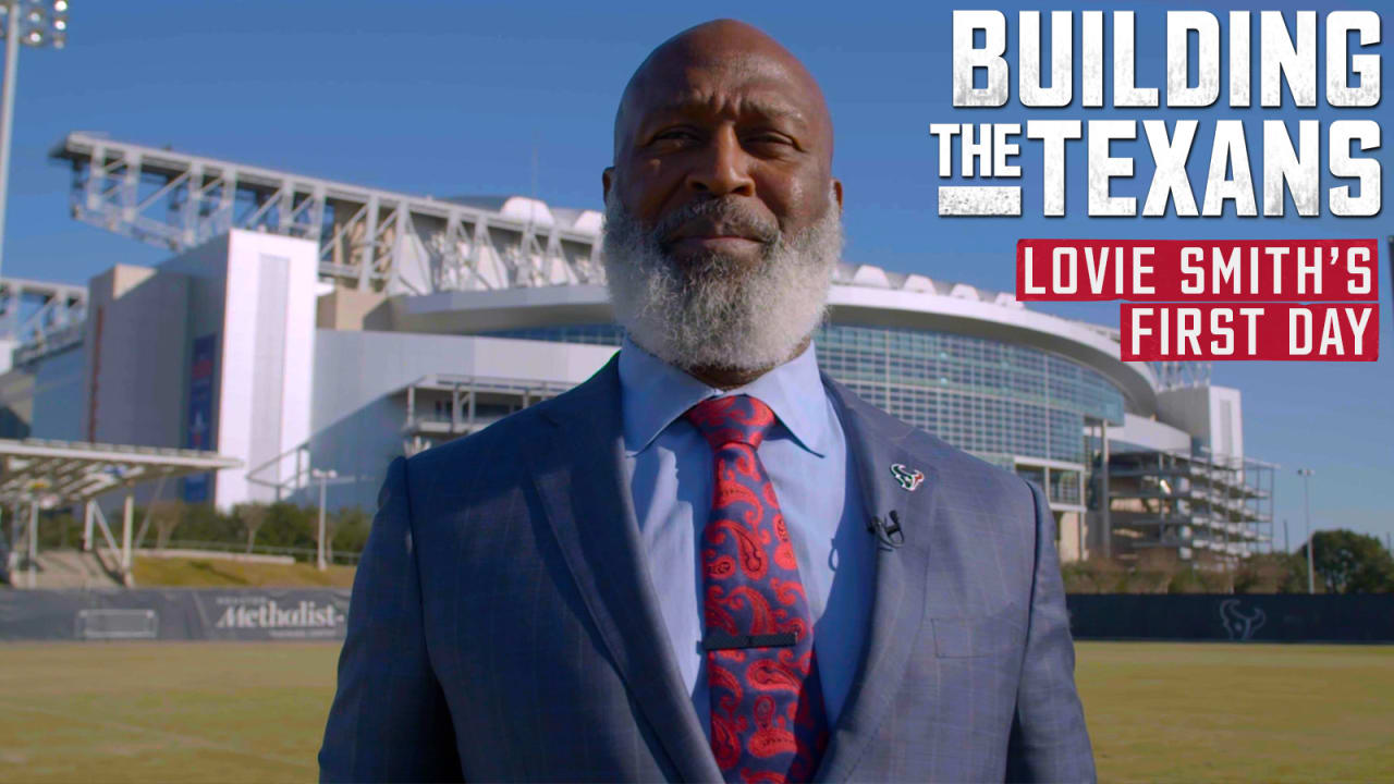 Photos: Coach Lovie Smith Arrives