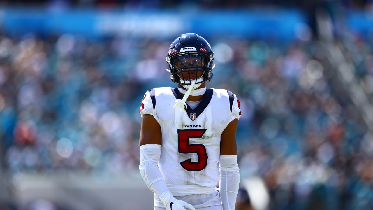 Houston Texans defensive back Jalen Pitre (5) looks to defend