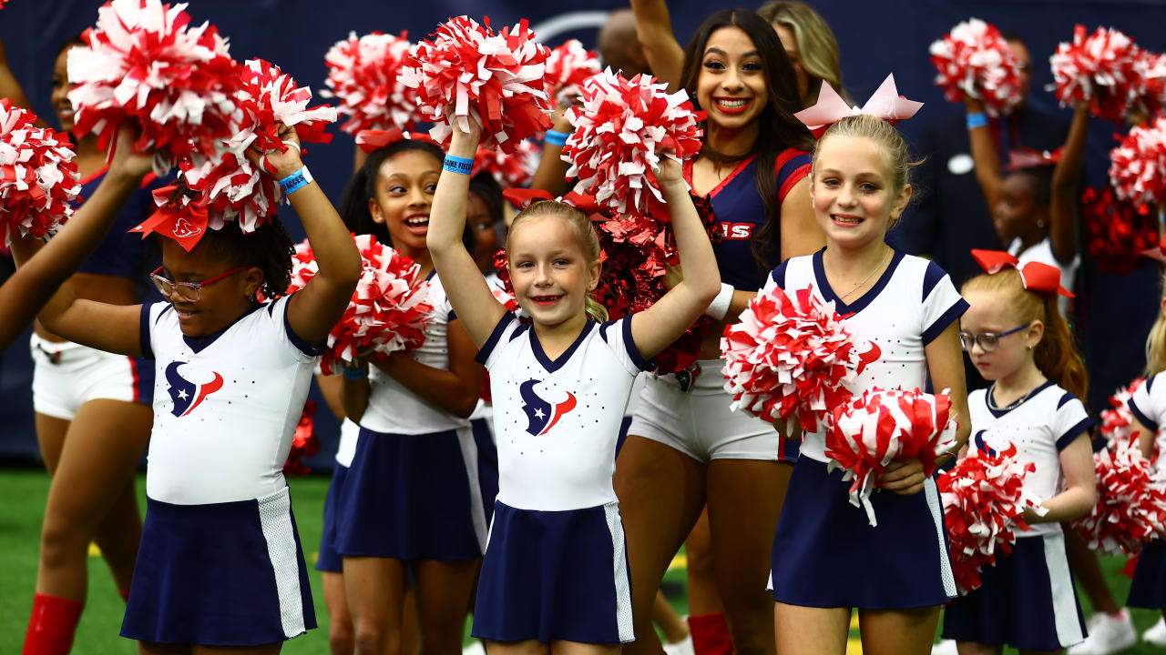 Rams Junior Cheerleaders halftime performance