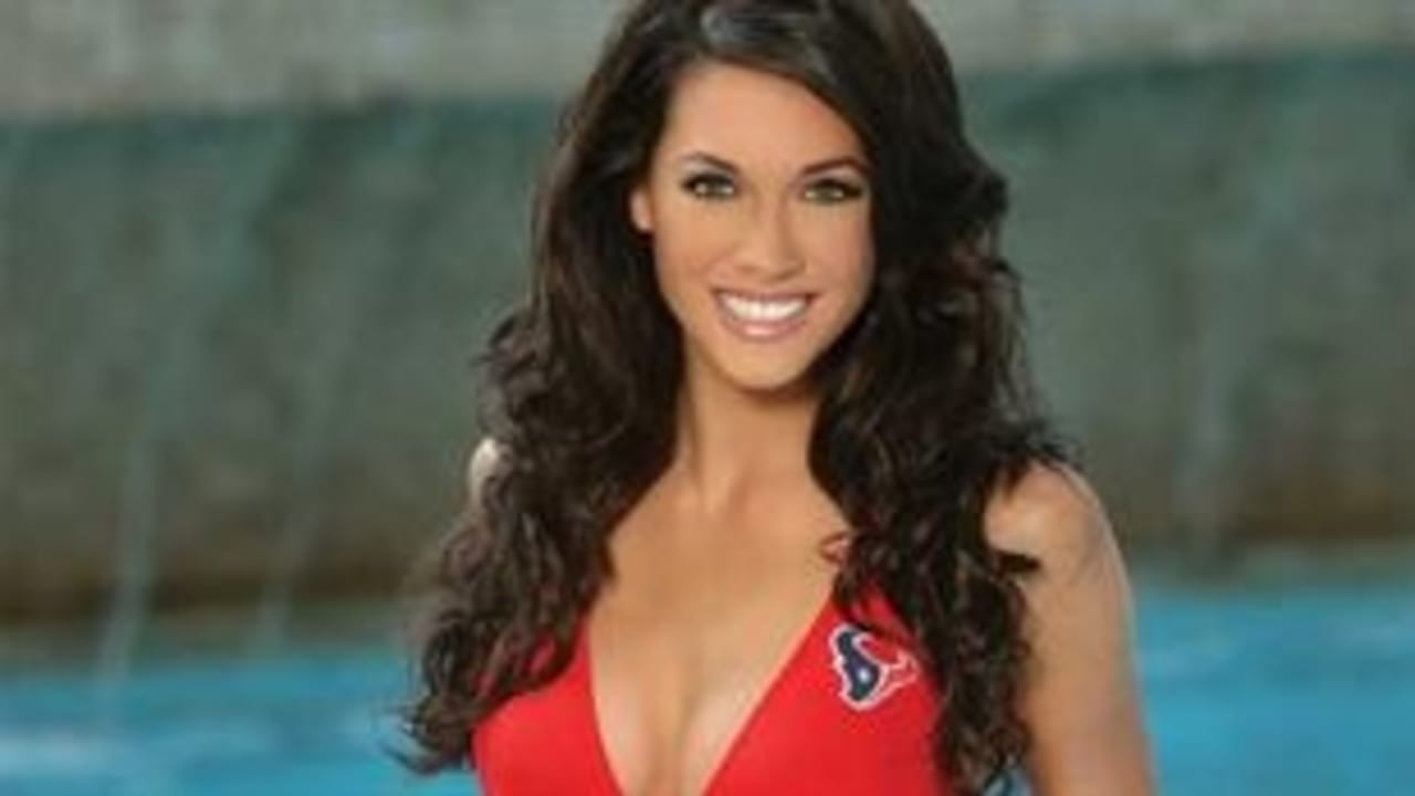 TENNESSEE TITANS CHEERLEADERS 2010 SWIMSUIT CALENDAR: Various