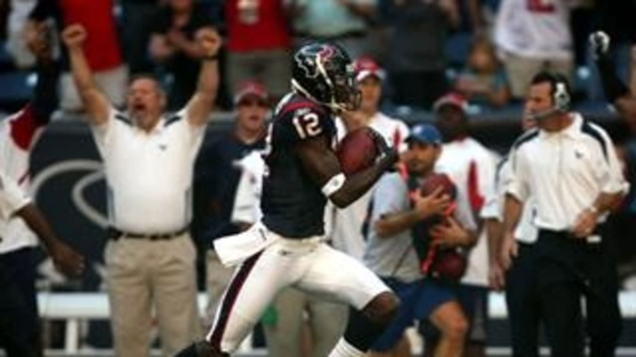 New Orleans Saints receiver Devery Henderson smiles after catching