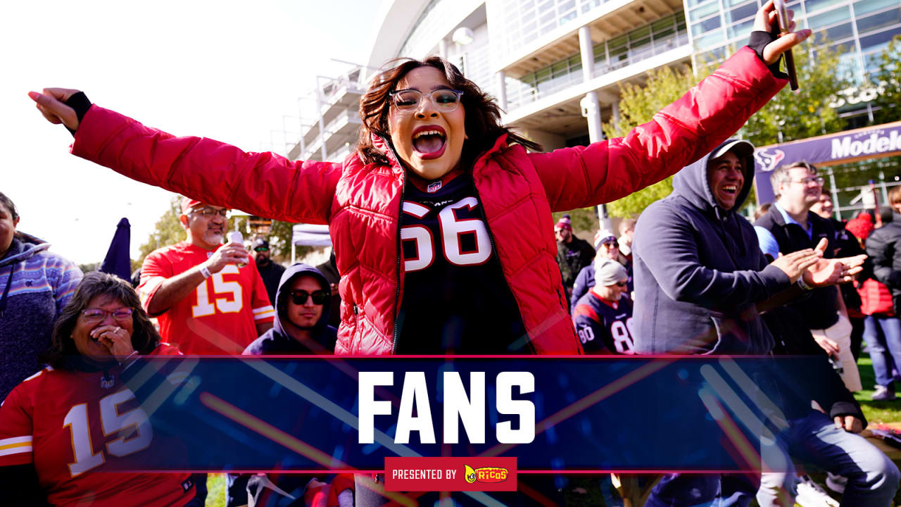 Kansas City Chiefs vs. Houston Texans. Fans support on NFL Game. Silhouette  of supporters, big screen with two rivals in background Stock Photo - Alamy