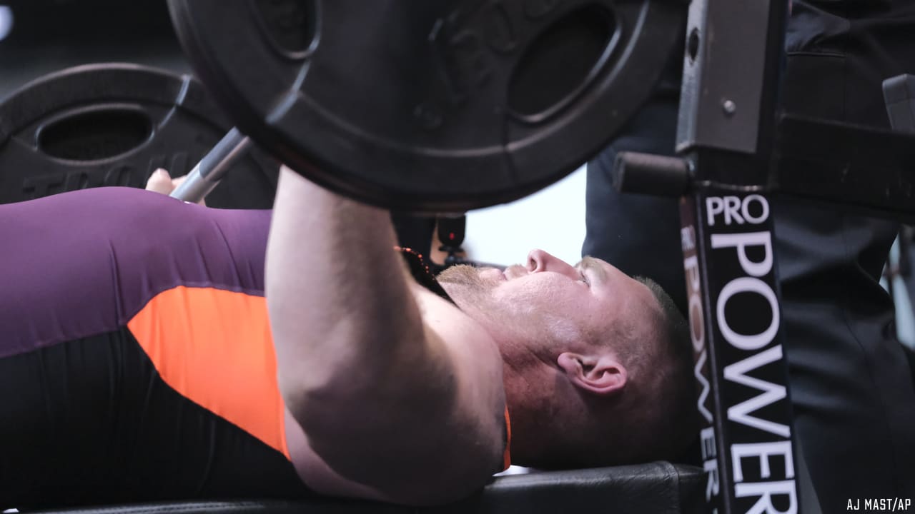 How To Bench Press For MAX Reps  Football Combine Bench Press Tips –  Garage Strength