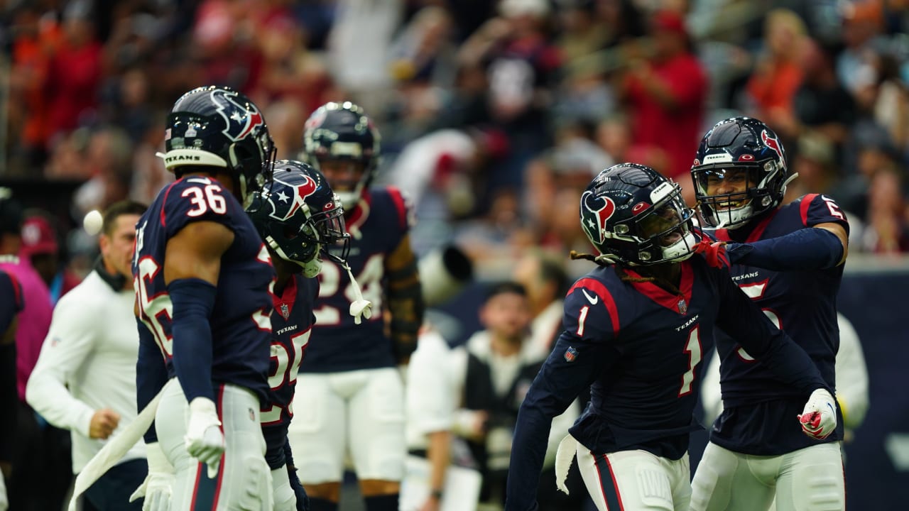 October 30, 2022, Houston, Texas, USA: Tennessee Titans defensive tackle  Teair Tart (93) reacts as he leaves the field of the game against the  Houston Texans at NRG Stadium. Mandatory Credit: Maria