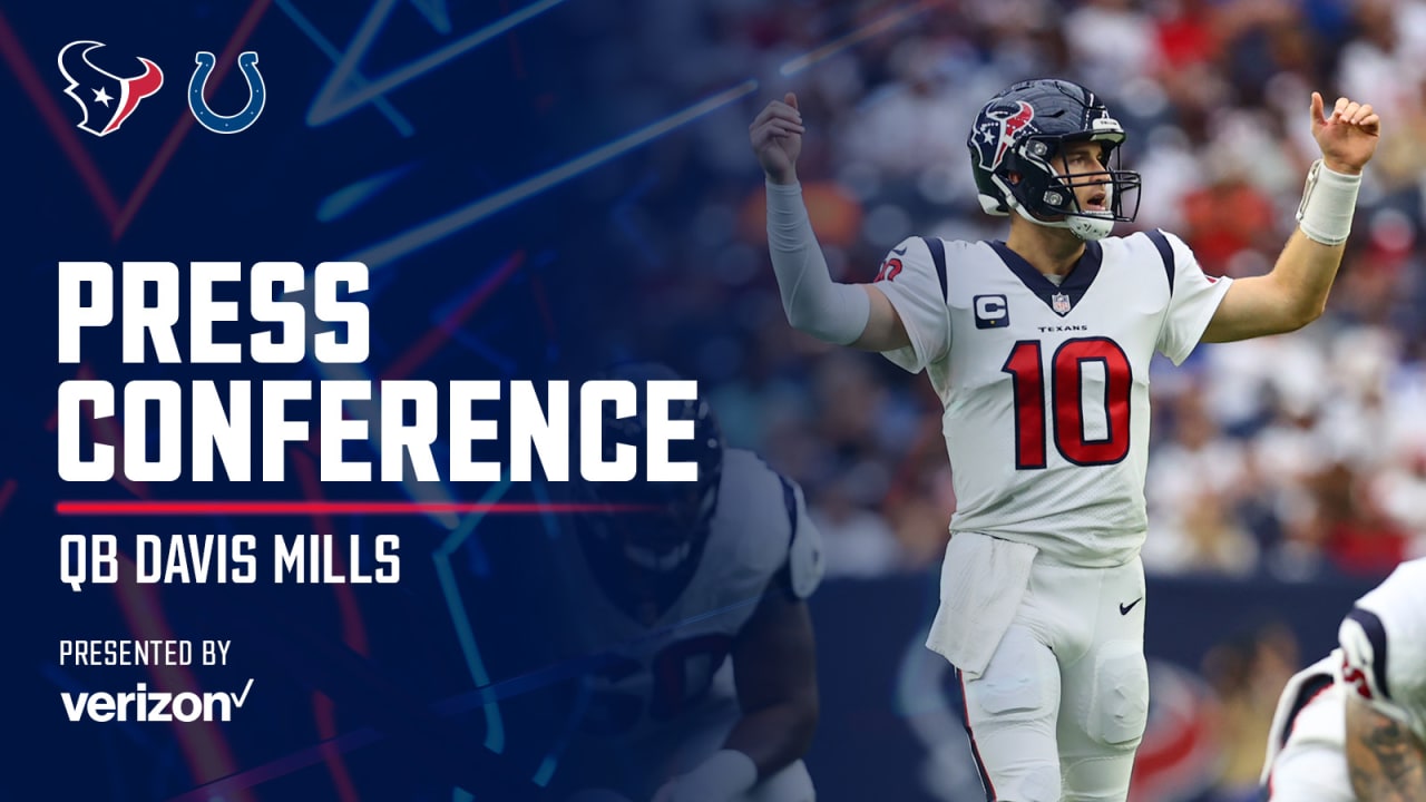 Houston, TX, USA. 9th Jan, 2022. Houston Texans quarterback Davis Mills  (10) prepares for a play during the 1st quarter of an NFL football game  between the Tennessee Titans and the Houston