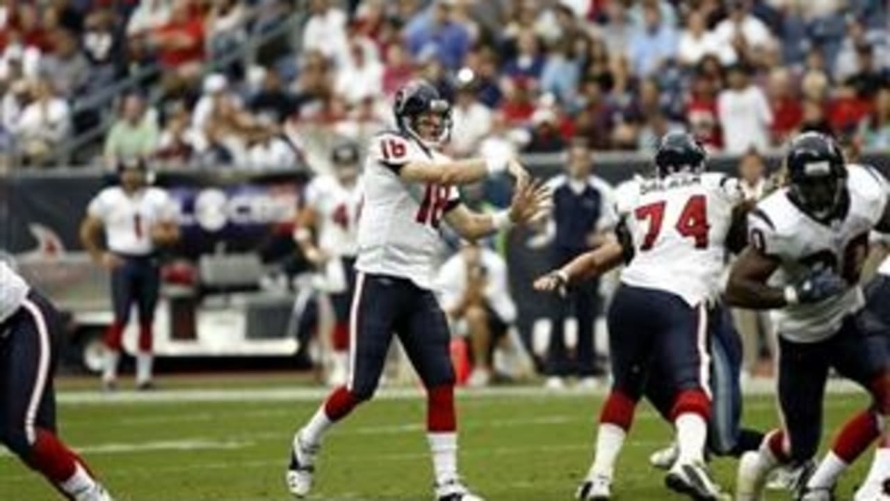 New York Giants backup quarterback Sage Rosenfels warms up for the