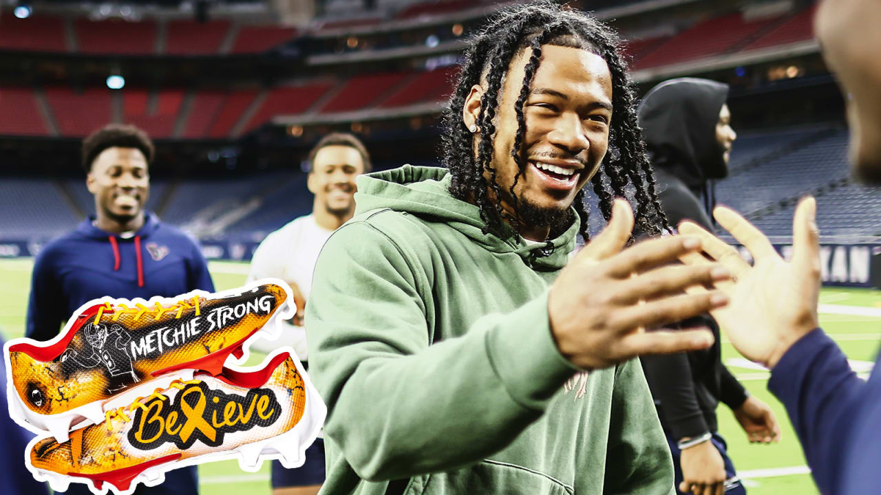 Texans wide receivers surprise John Metchie III with special cleats