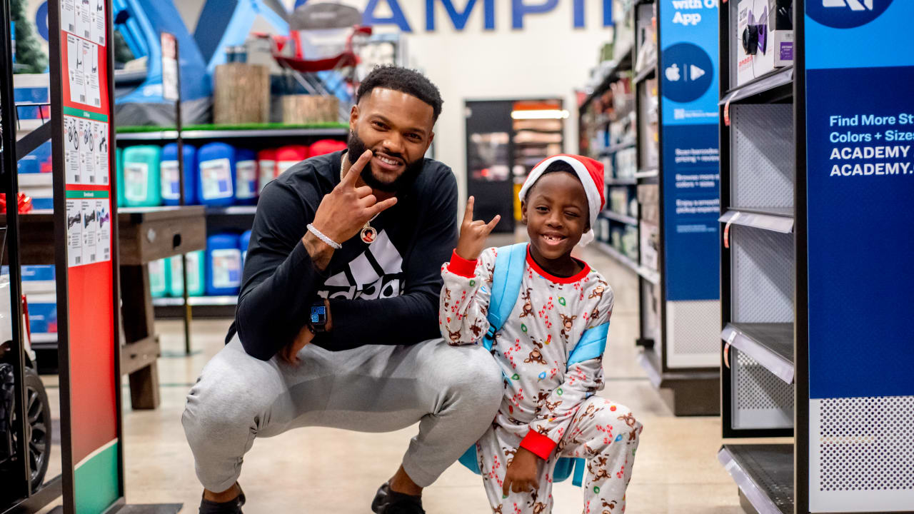 Texans WR Nico Collins hosts holiday shopping spree