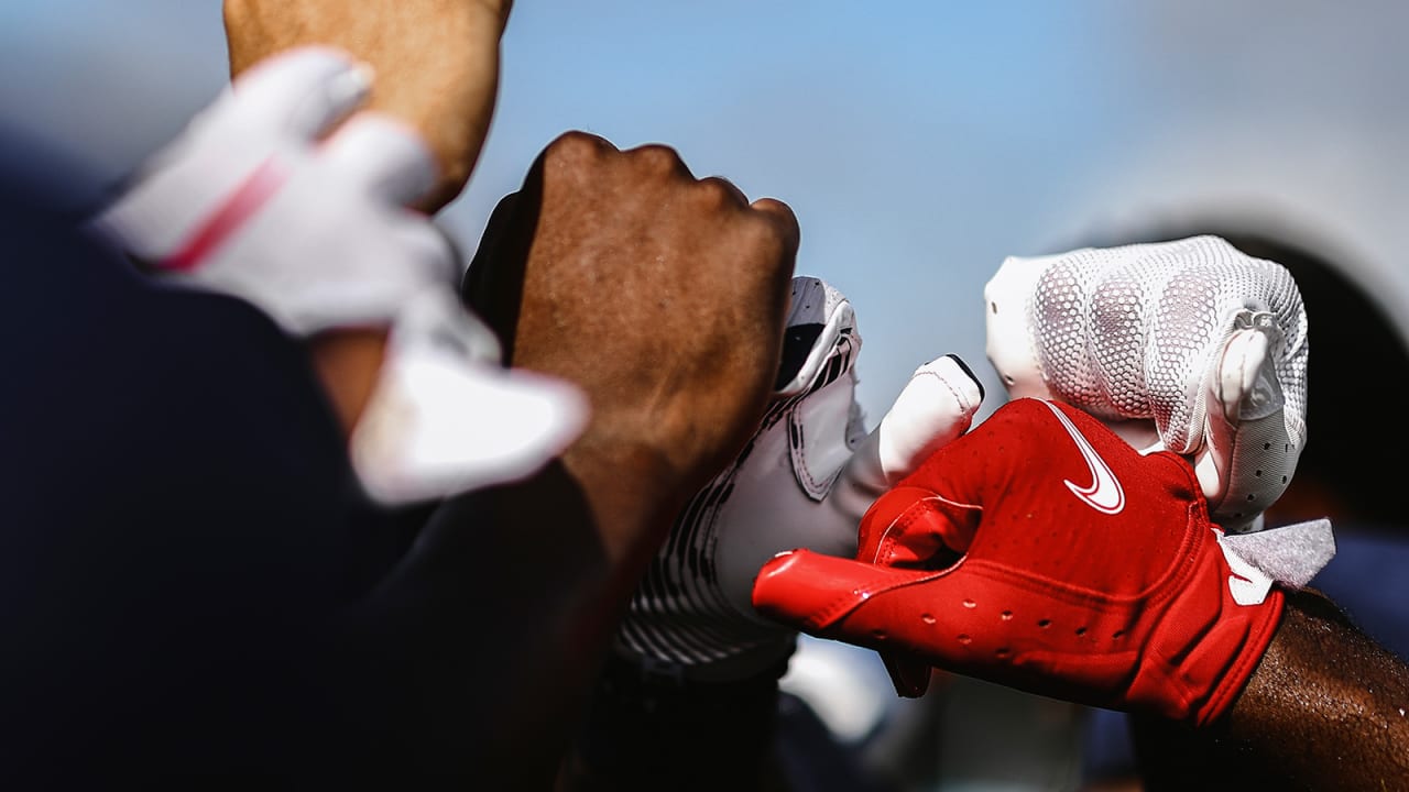 Houston Texans Head Coach Lovie Smith meets with the media to recap Thursday's game. - Vimarsana News