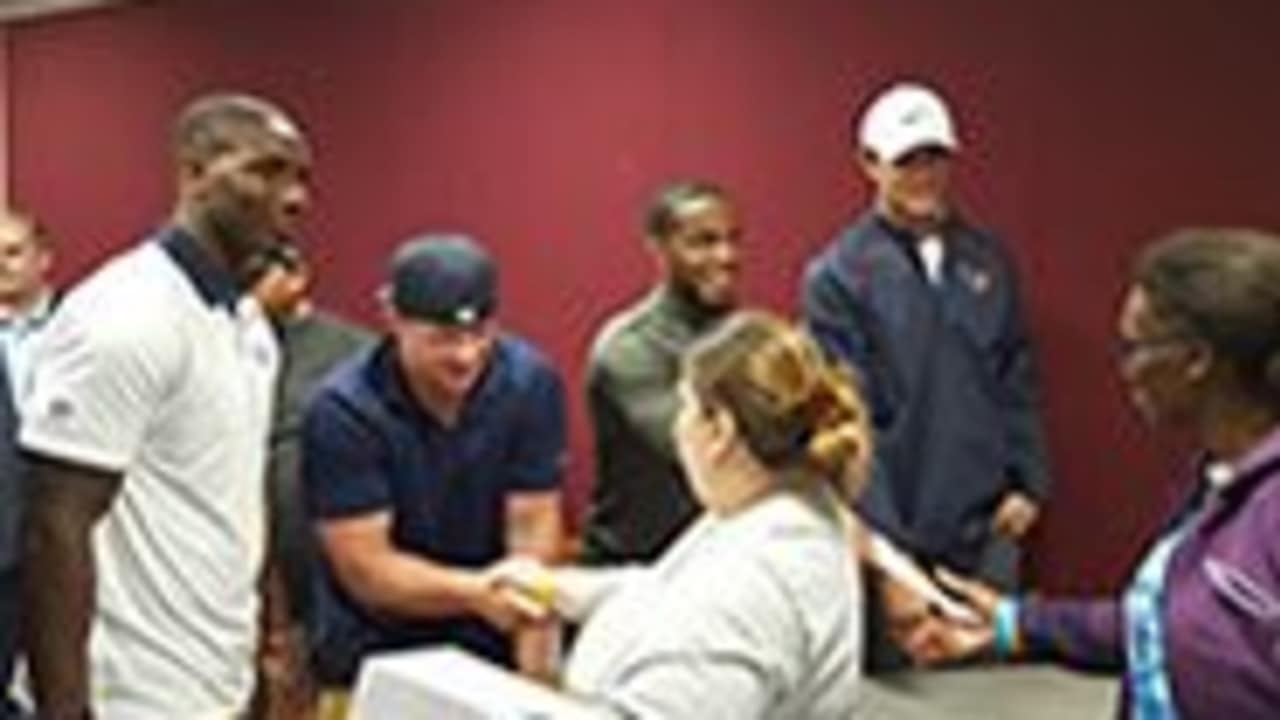 Texans give back to flood victims on Wednesday