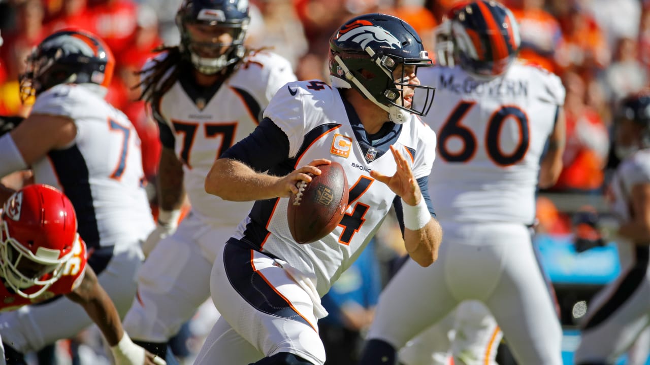 DaeSean Hamilton of the Denver Broncos catches a touchdown pass