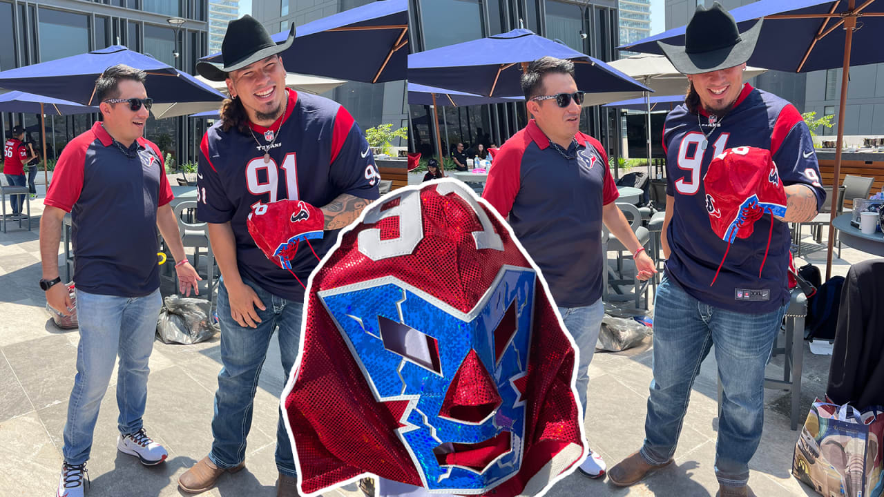 Nuestro liniero defensivo Roy Lopez visitó Monterrey durante el fin de