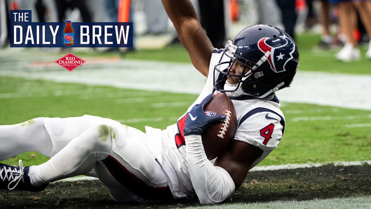 December 4, 2022, Houston, Texas, U.S: Houston Texans wide receiver Phillip  Dorsett (4) talks with