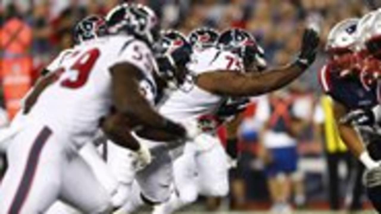 Vince Wilfork and Jadeveon Clowney swap jerseys at practice