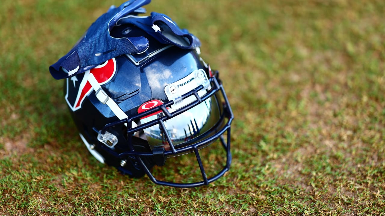 Houston Texans Head Coach Lovie Smith and players meet with the media after Texans Training Camp. - Vimarsana News
