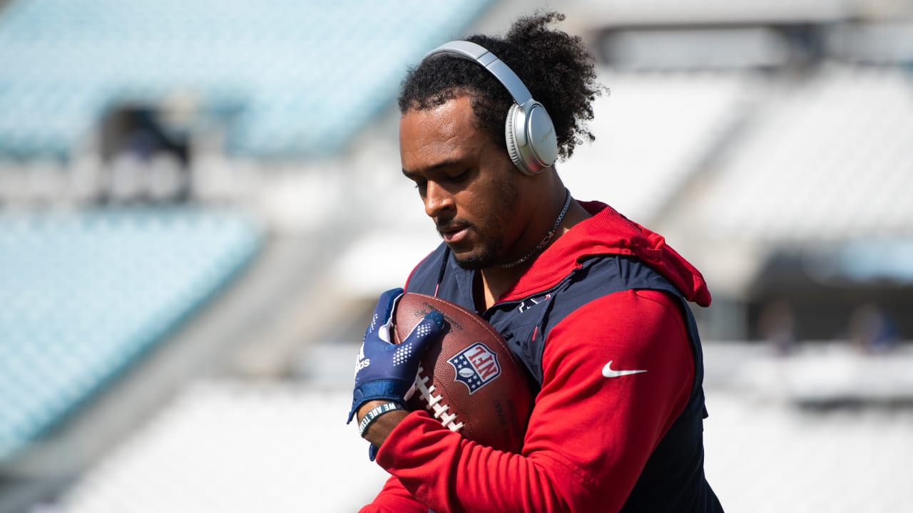 Houston Texans defensive end Troy Hairston (34) warms up against