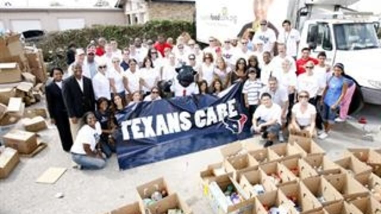 Texans DB Tremon Smith shares his experience visiting Houston Methodist  cancer patients with his teammate LB Garret Wallow